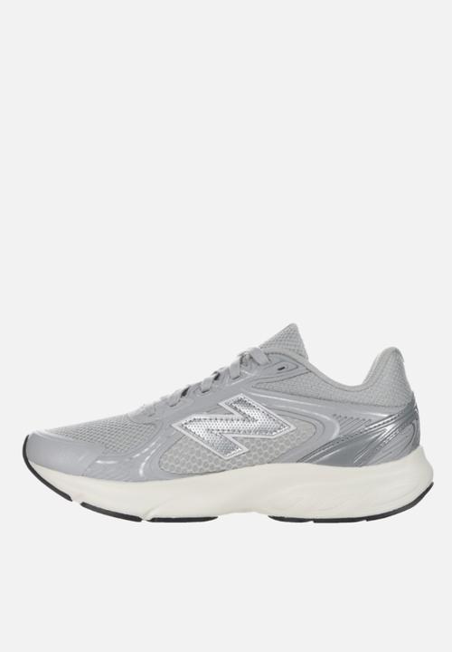 New Balance  - Fresh Foam Amaste