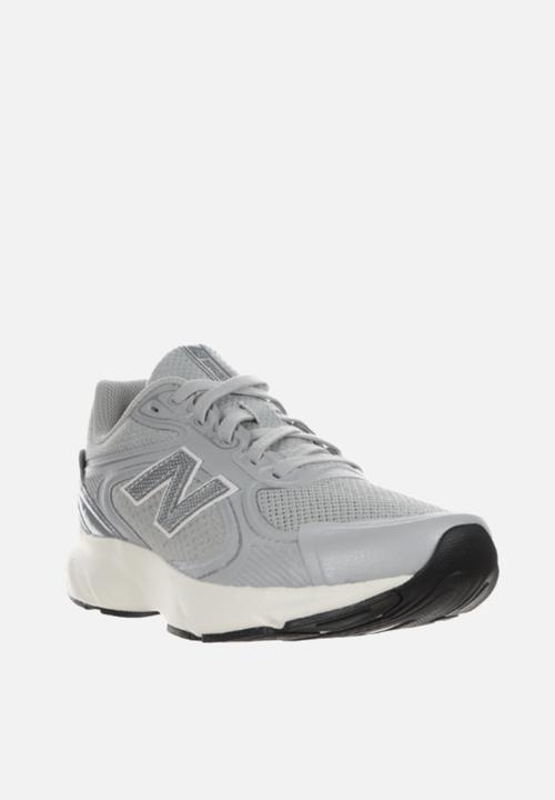 New Balance  - Fresh Foam Amaste