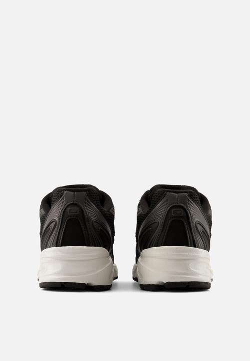 New Balance  - 740