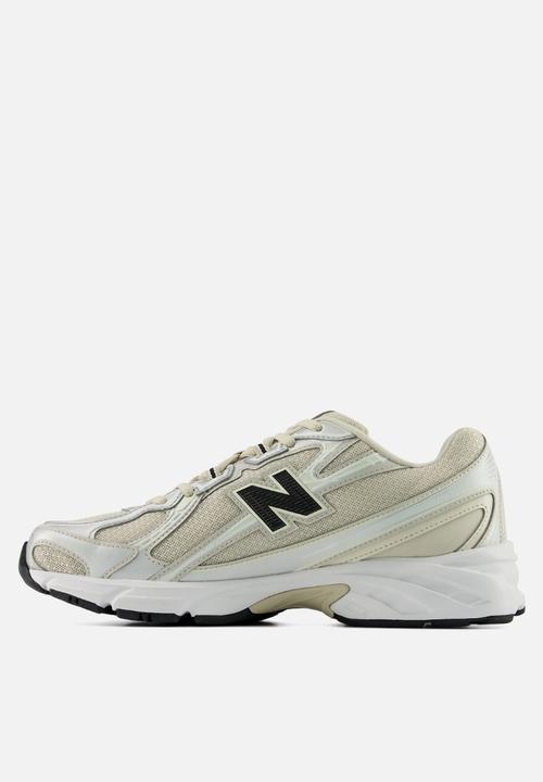 New Balance  - 740