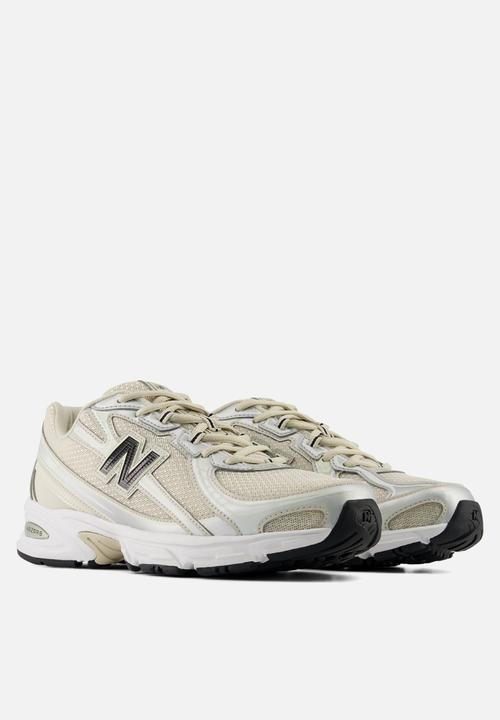 New Balance  - 740