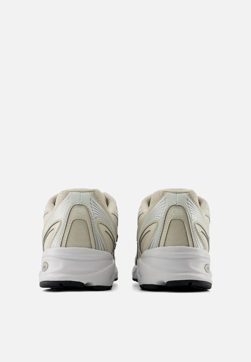 New Balance  - 740