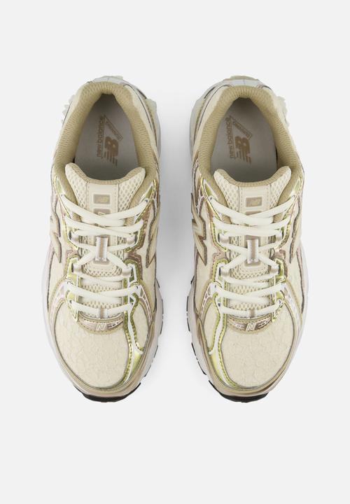 New Balance  - 740