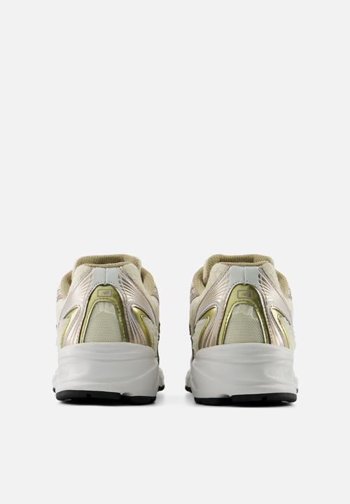 New Balance  - 740