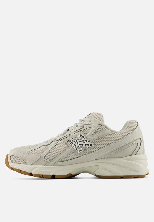 New Balance  - 740