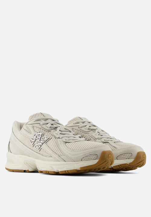 New Balance  - 740
