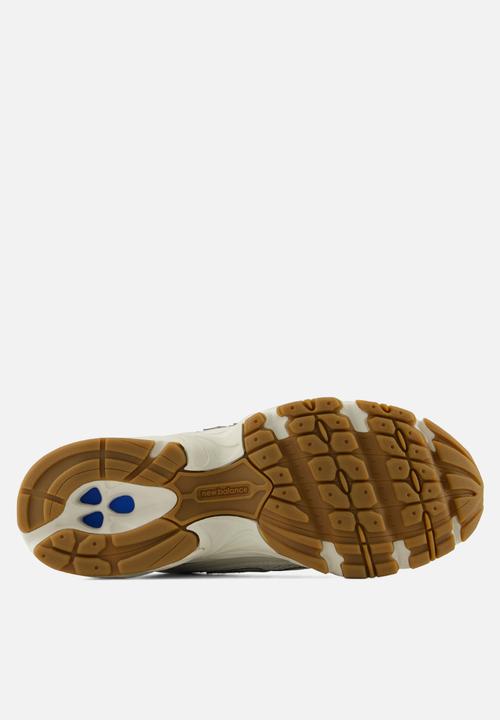 New Balance  - 740