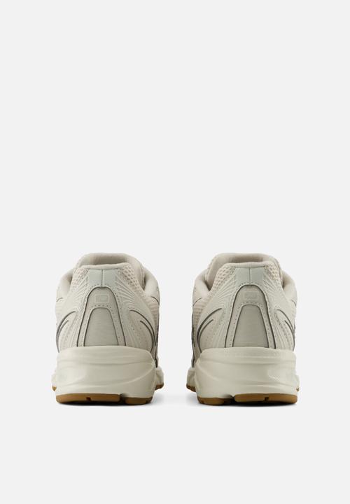 New Balance  - 740