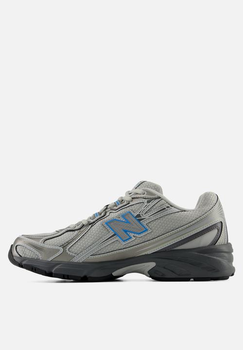 New Balance  - 740