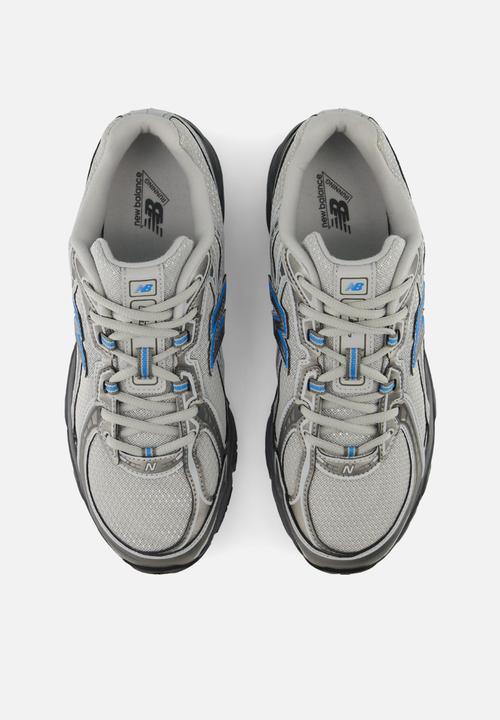 New Balance  - 740