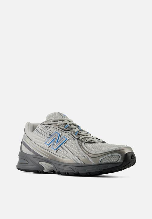 New Balance  - 740