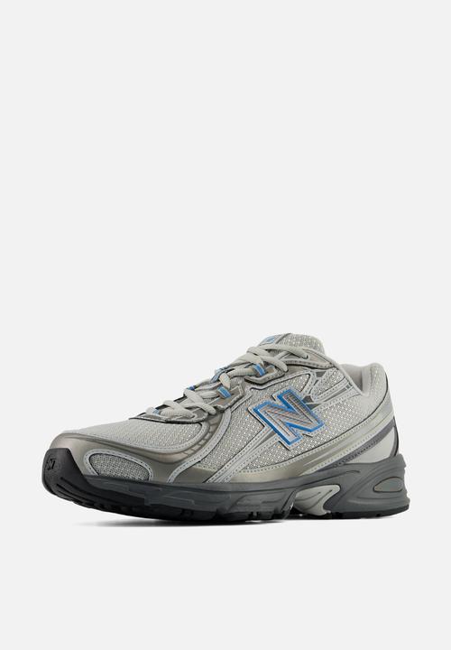 New Balance  - 740
