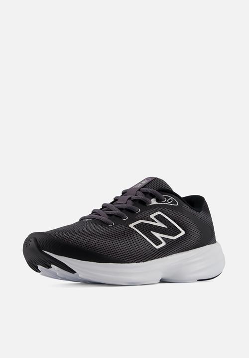 New Balance  - 411v4