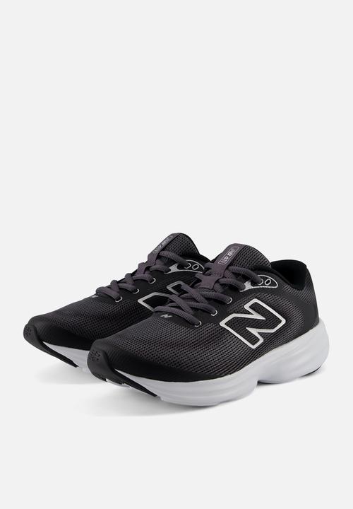 New Balance  - 411v4
