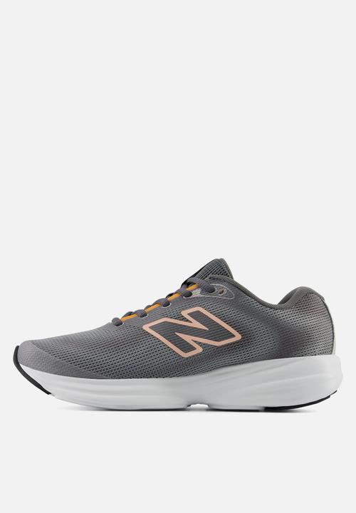 New Balance  - 411v4