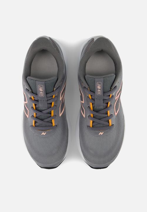 New Balance  - 411v4