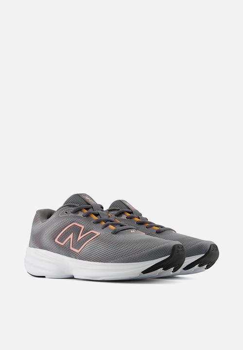 New Balance  - 411v4