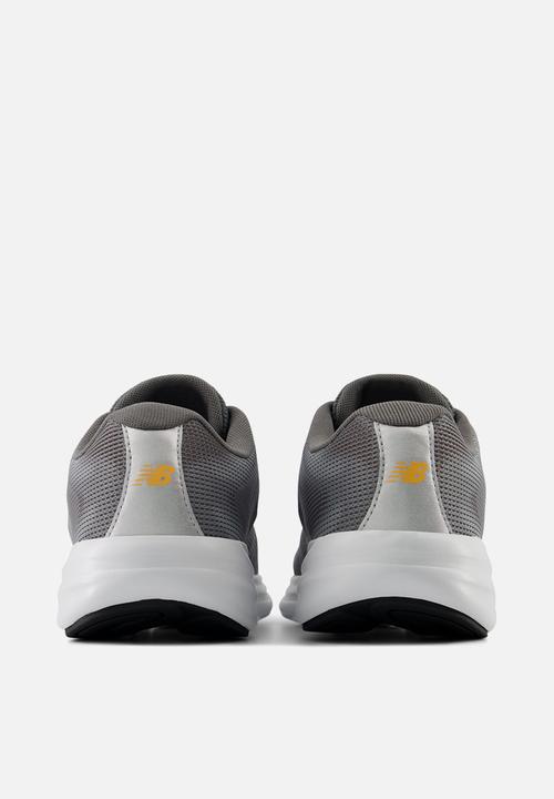 New Balance  - 411v4