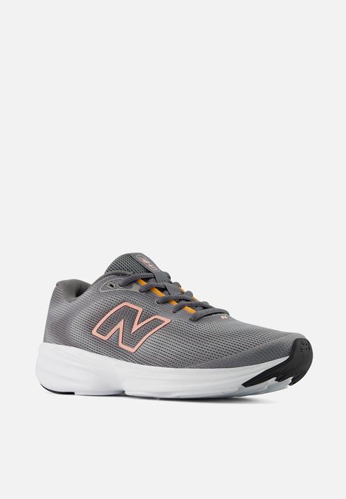New Balance  - 411v4