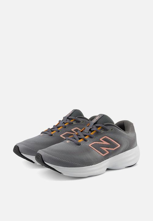 New Balance  - 411v4