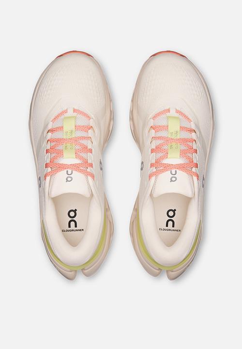 ON Running - Cloudrunner 3
