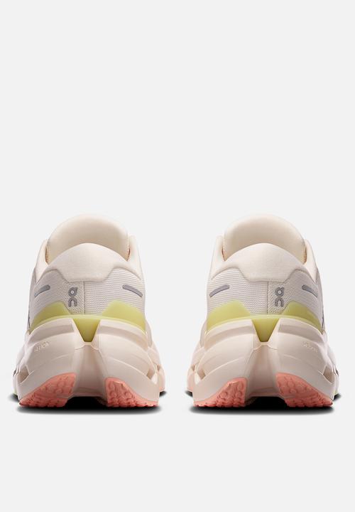 ON Running - Cloudrunner 3