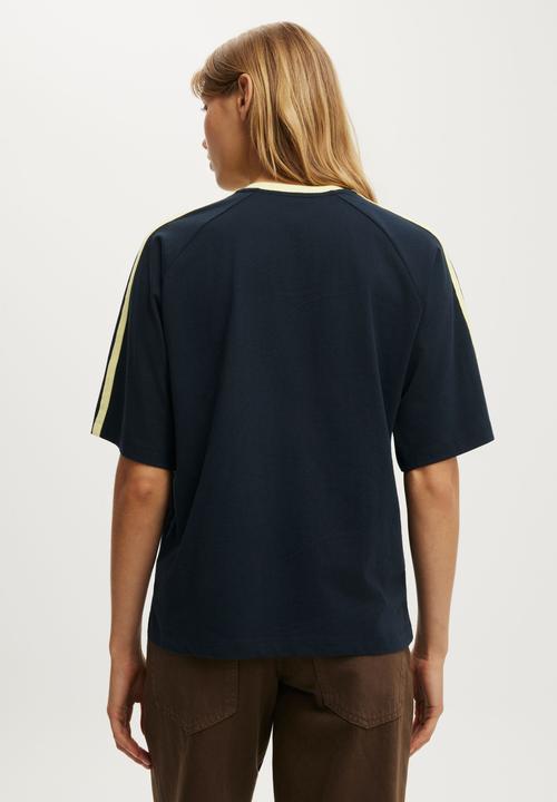 Cotton On - V-neck Oversized Raglan Graphic Tee - Rio De Janeiro 32/Ink Navy