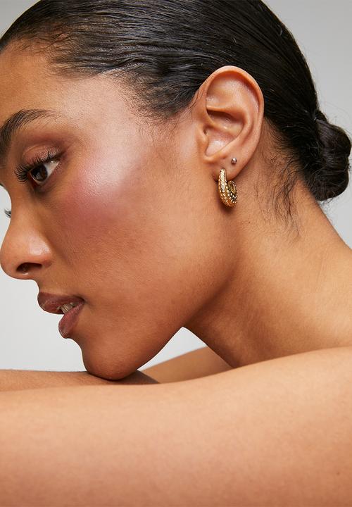 Zoe on Trend - Stone-set bold earrings  - gold