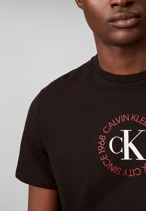 Calvin Klein - Short Sleeve 30S Whsl Ck Word Circle Graphic Tee - Black