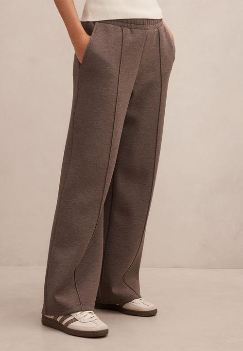 Forever New - Hunter wide leg lounge pants in mocha mist