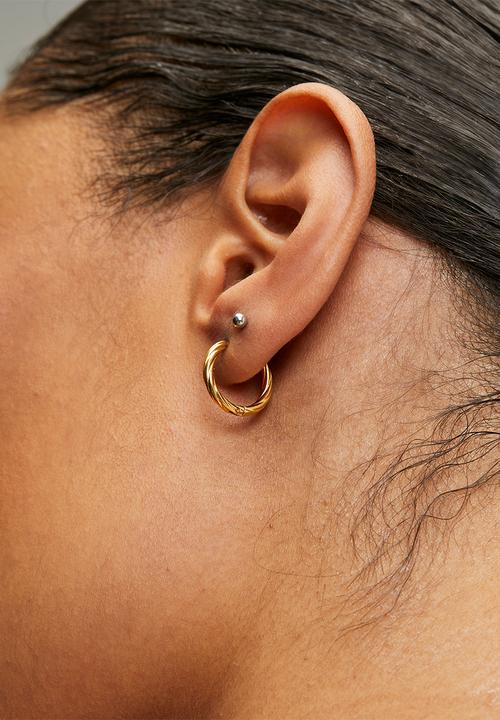 Zoe on Trend - Elegant twist hoop earrings  - gold