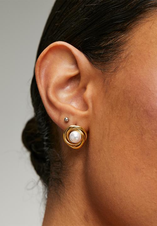 Zoe on Trend - Elegant pearl drop-earrings  - gold