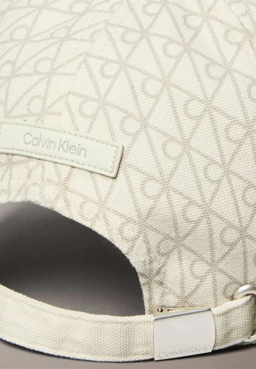 Calvin Klein - Emblem print w leather patch cap - lily white aop
