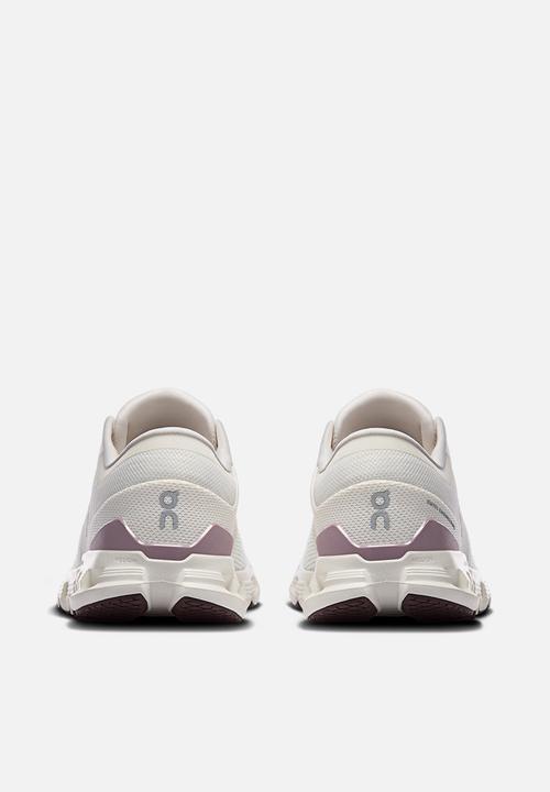 ON Running - Cloud X 4