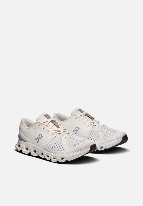 ON Running - Cloud X 4
