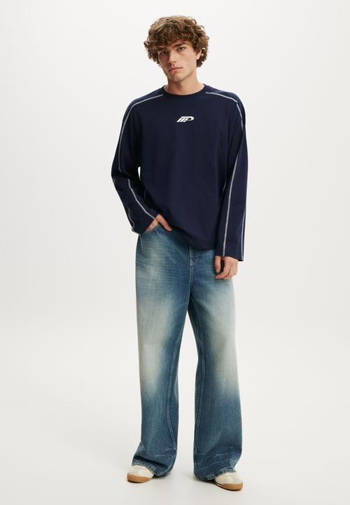 Cotton On - Cropped Fit Graphic Long Sleeve T-shirt  - Auto Navy/On Time