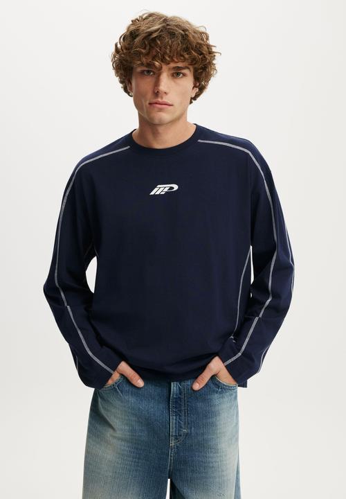 Cropped Fit Graphic Long Sleeve T-Shirt - Auto Navy / On Time