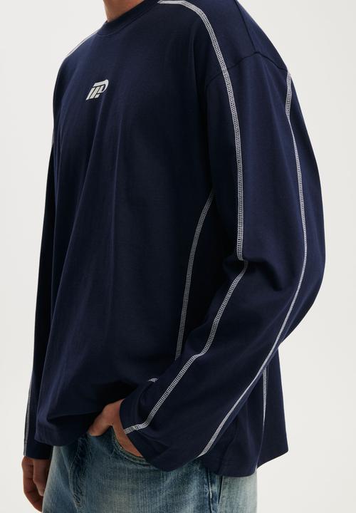 Cotton On - Cropped Fit Graphic Long Sleeve T-shirt  - Auto Navy/On Time