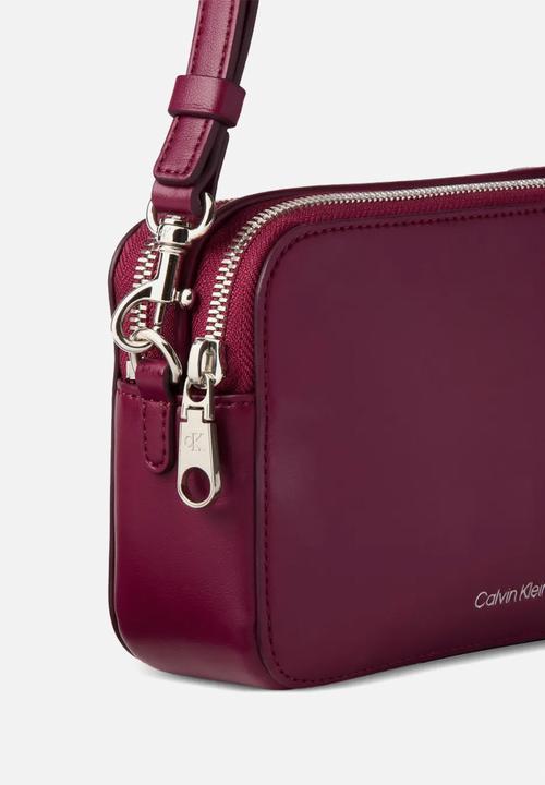 Calvin Klein - Webbing double strap camera bag- alluring pink