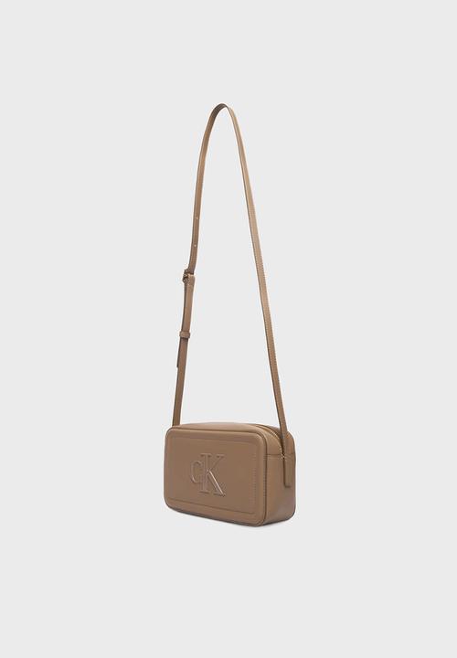Calvin Klein - Bold ck camera bag- desert taupe