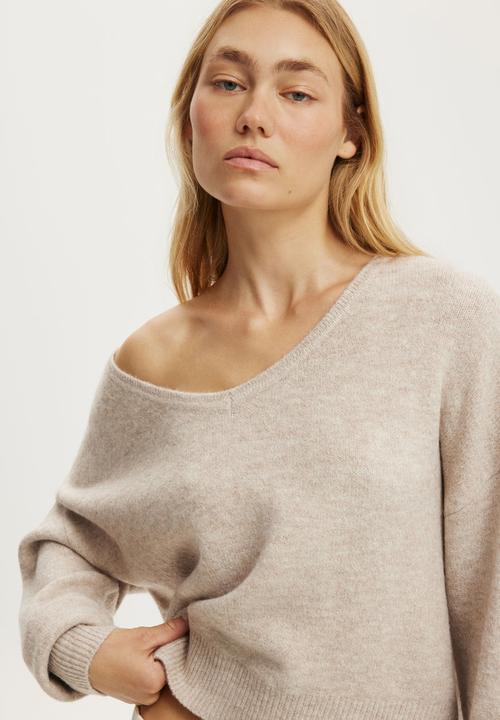 Cotton On - Softest Luxe Slouchy V Knit - Acorn Marle