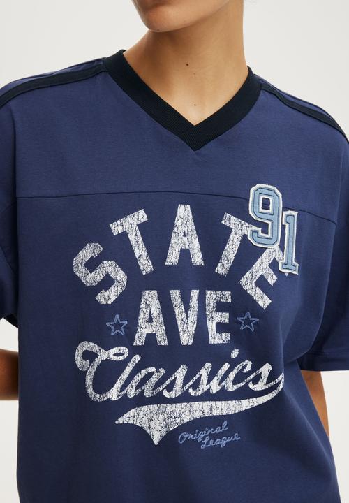 Cotton On - V Neck Oversized Graphic Tee - Beckley Ave Classics/Moonlight Indigo