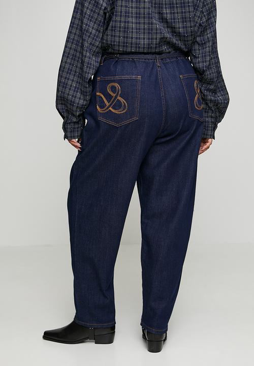 Me&B - Plus Belted Mom Jeans - Dark Wash