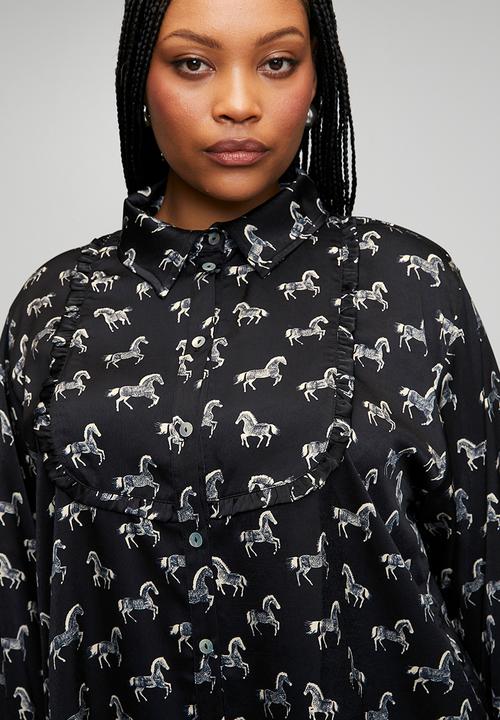 Me&B - Plus Printed Shirt in Horse Novelty - Black