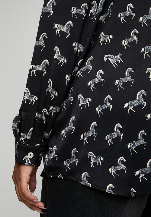 Me&B - Plus Printed Shirt in Horse Novelty - Black