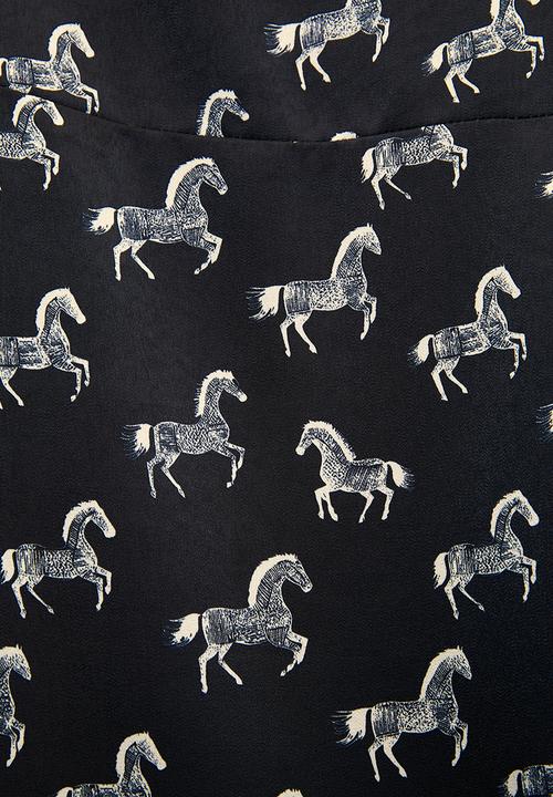 Me&B - Plus Printed Shirt in Horse Novelty - Black