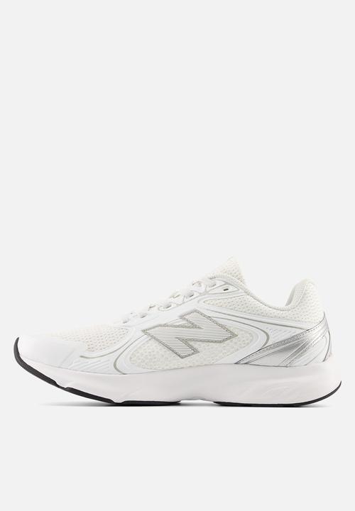 New Balance  - Fresh Foam Amaste - white