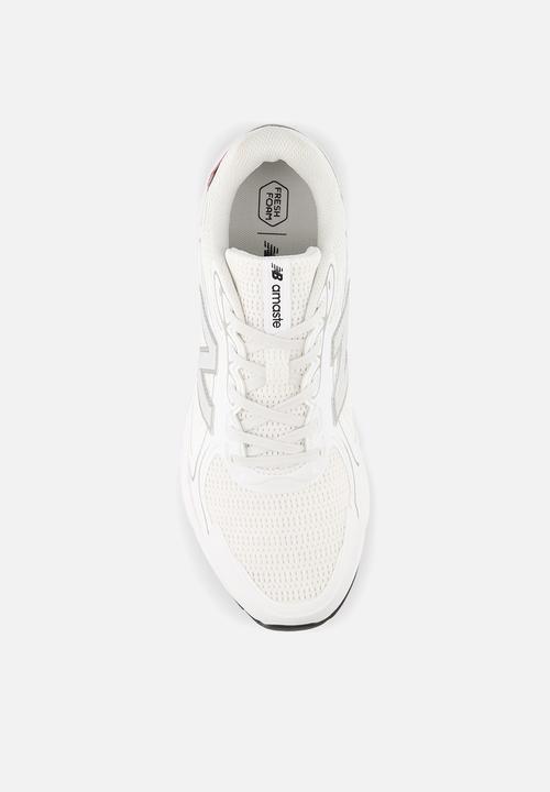 New Balance  - Fresh Foam Amaste - white