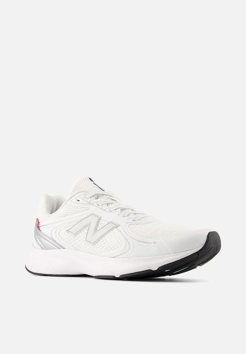 New Balance  - Fresh Foam Amaste - white