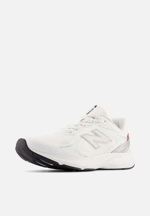 New Balance  - Fresh Foam Amaste - white